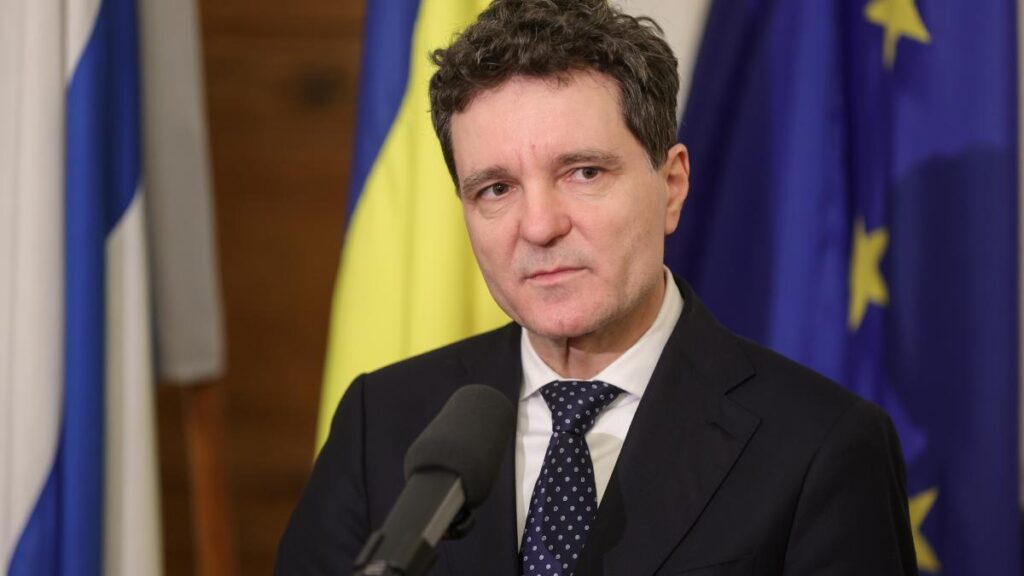 nicusor-dan:-partidele-din-coalitie-se-ataca-intre-ele-si-nu-spun-un-cuvintel-de-opozitie