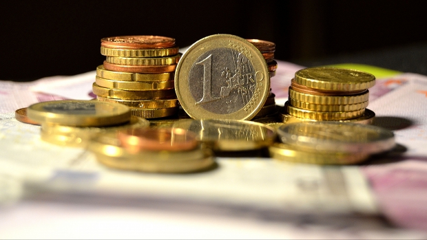curs-valutar-euro-bate-toate-recordurile-in-2026-un-curs-de-5,2-lei-este-foarte-probabil.-impozitul-pentru-marile-companii(imca),-loveste-direct-in-cei-mai-saraci-romani-cfa