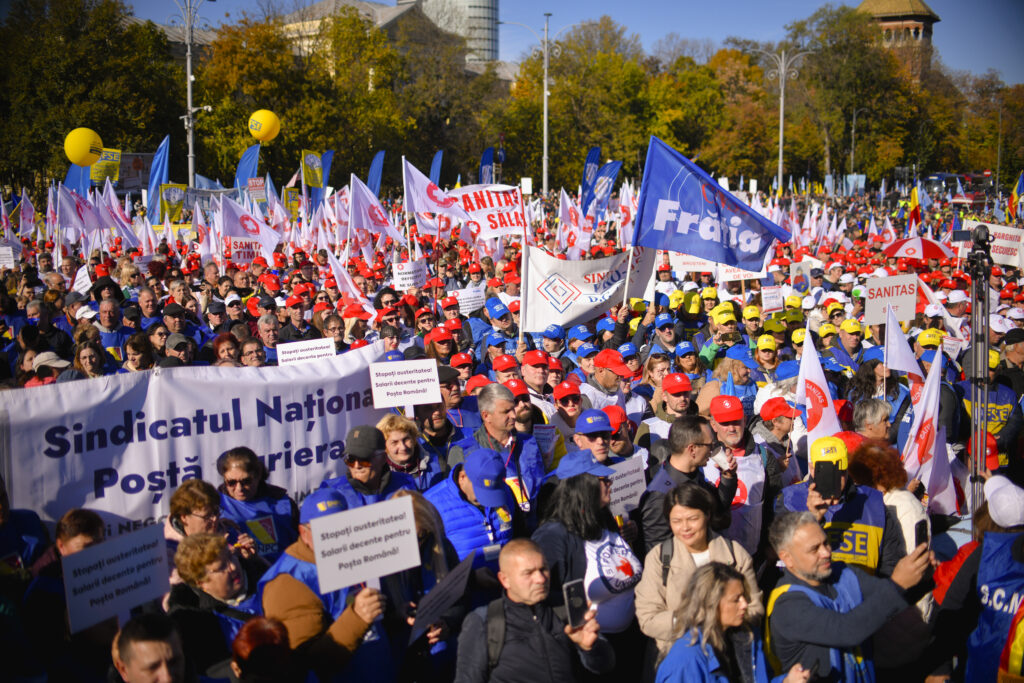 protest-la-palatul-cotroceni.-sindicalistii-cer-presedintelui-declansarea-procedurii-constitutionale-de-mediere-si-oprirea-austeritatii
