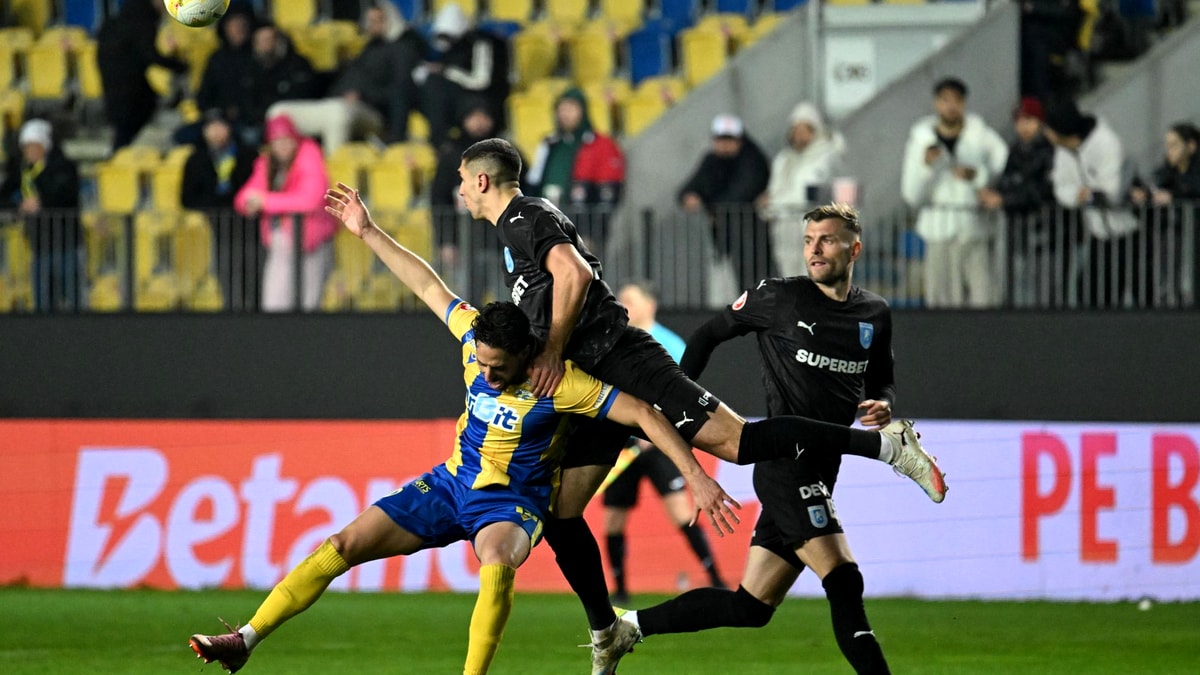 cine-este-fotbalistul-din-superliga-care-a-livrat-informatii-in-grecia-despre-universitatea-craiova:-el-e-foarte-mobil-si-tine-mingea