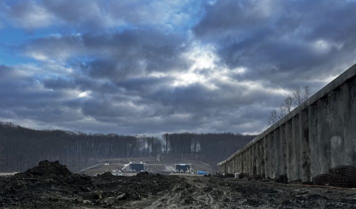 foto-autostrada-a1-lugoj-deva:-lucrarile-la-sectiunea-tunelurilor-ursilor-se-apropie-de-50%.-muncitorii-umb-vor-lucra-si-pe-31-decembrie