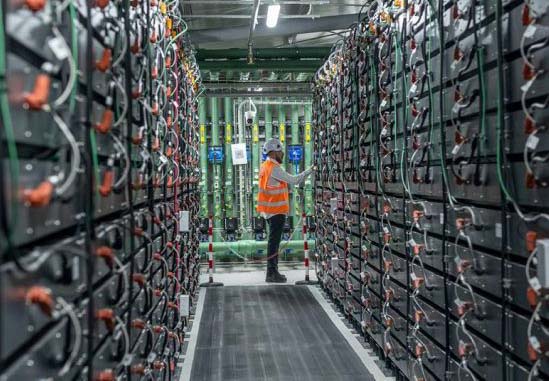 romanii-de-la-prime-si-monsson-pun-o-instalatie-speciala-de-stocare-a-energiei-la-un-parc-eolian-din-dobrogea,-detinut-de-o-romanca-celebra