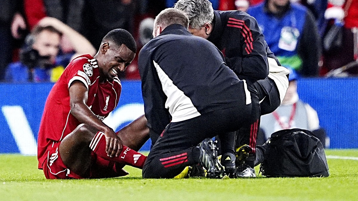 incredibil!-atacantul-de-150-de-milioane-de-euro-s-a-accidentat-in-timp-ce-marca-un-gol-si-a-parasit-terenul-in-lacrimi