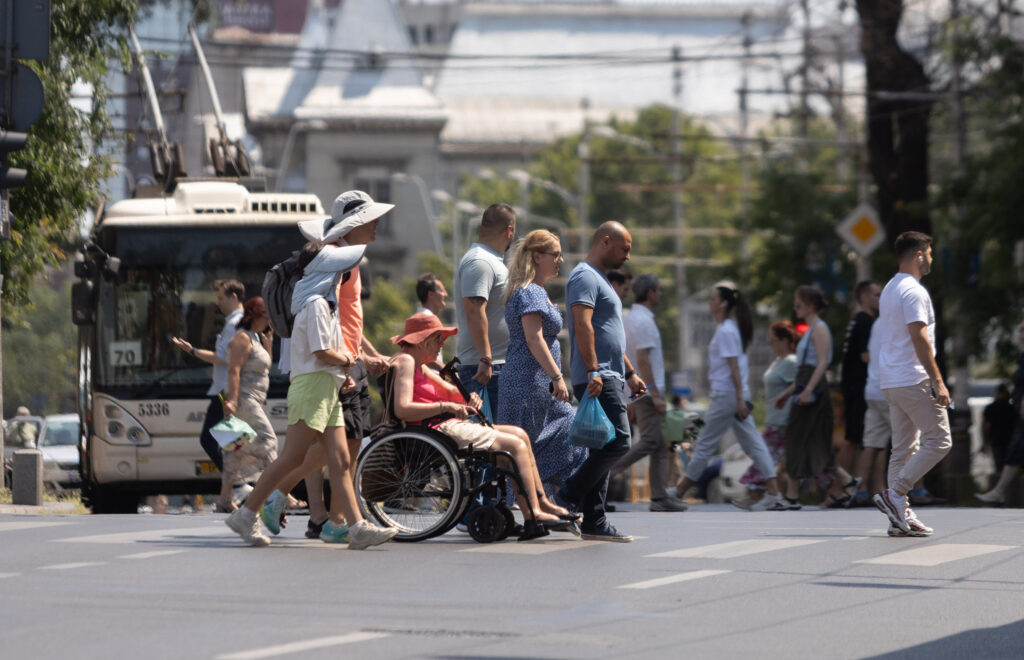 sondaj-curs:-perceptia-romanilor-privind-directia-tarii,-negativa-/-in-ce-personalitate-politica-au-romanii-cea-mai-mare-incredere