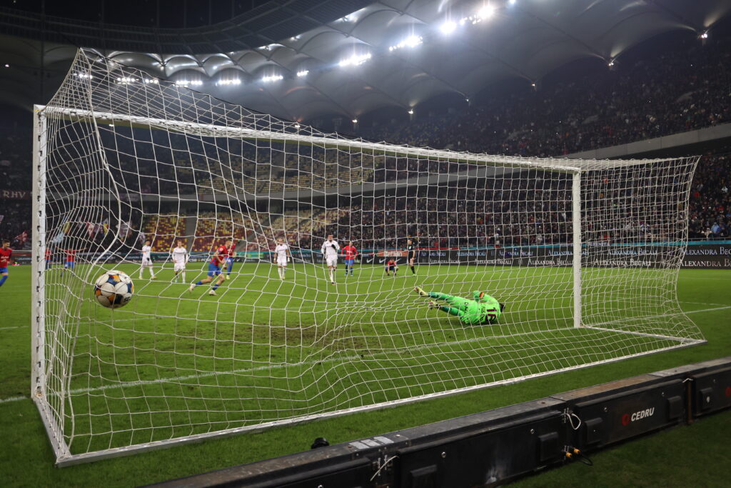 fcsb-rapid-bucuresti-2-1,-in-etapa-21-din-superliga.-echipa-lui-becali-isi-invinge-rivala-in-ambele-meciuri-dintr-un-sezon