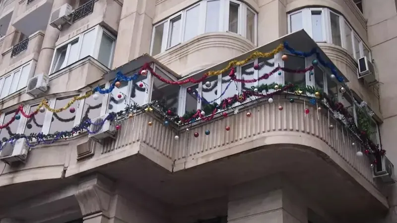 Românii care locuiesc la bloc pot fi amendați de Crăciun pentru nerespectarea regulilor de sărbători și vizitele Poliției la ușă