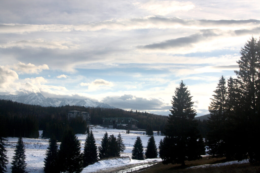 moderate-risk-of-avalanches-in-the-southern-carpathians,-the-snow-layer-increased-by-15-cm