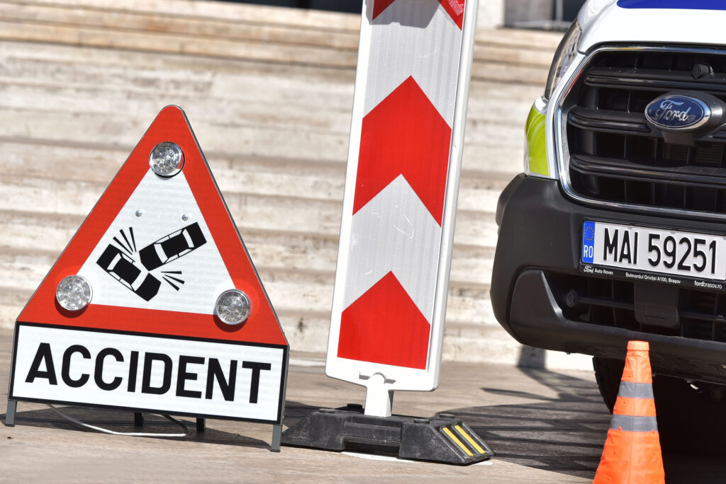 cluj:-barbat-care-statea-pe-carosabil,-ranit-de-un-sofer-care-a-dat-cu-spatele;-ambii-erau-bauti