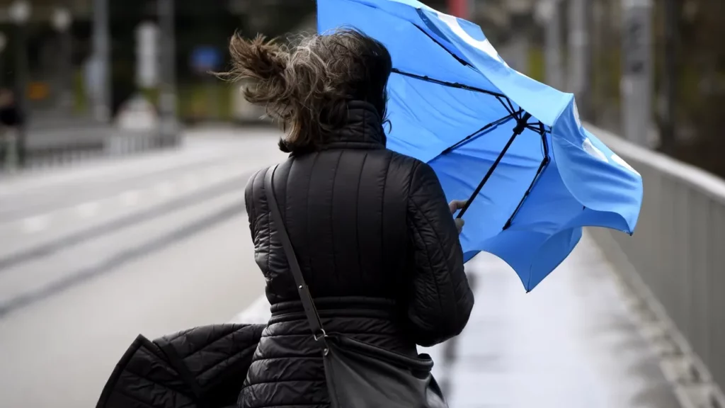 update-2:-cod-rosu-de-vant-in-caras-severin-si-hunedoara:-rafale-de-peste-140-km/h-in-zonele-montane