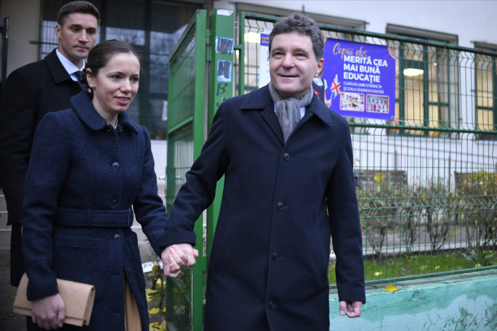 cel-mai-frumos-moment-din-viata-mirabelei:-aheea-a-ridicat-mana-dupa-o-jucarie-amandoi-am-inceput-sa-plangem.-partenera-presedintelui-a-izbucnit-in-lacrimi