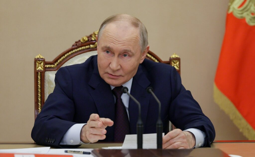 putin-modifica-legea-pentru-a-i-permite-rusiei-sa-ignore-hotararile-date-de-instantele-internationale
