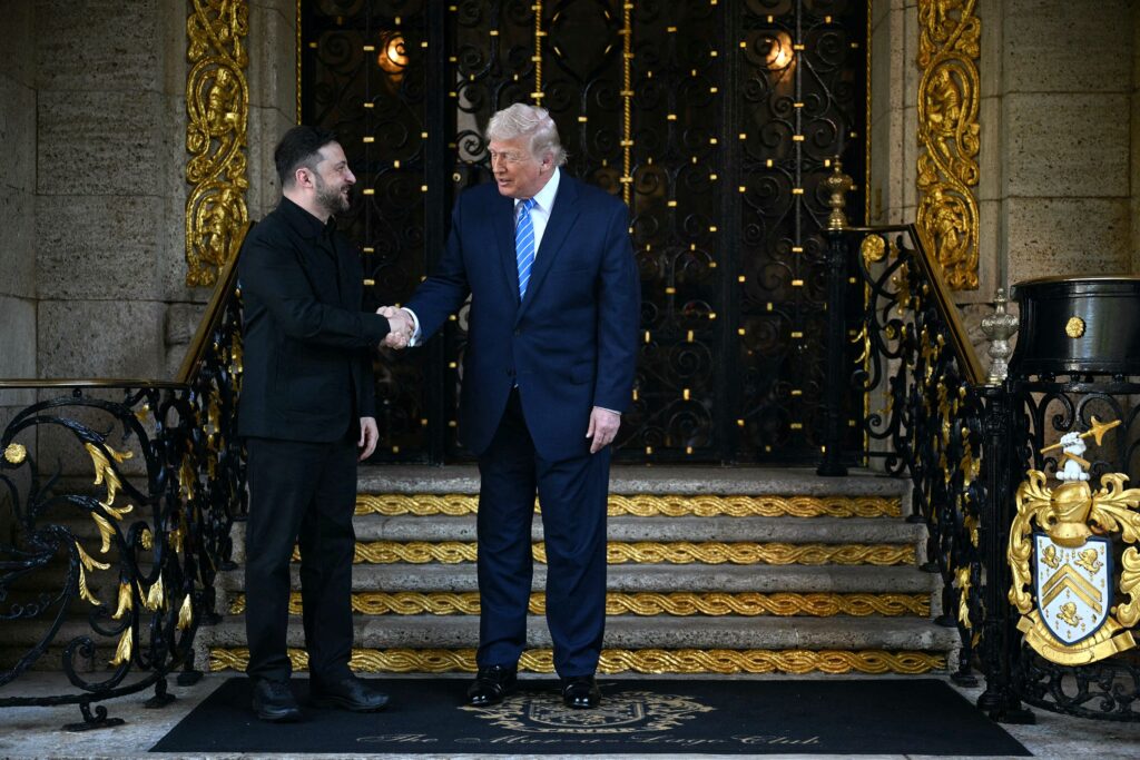 (video)-trump-si-zelenski,-fata-in-fata-la-mar-a-lago:-negocierile-de-pace-raman-blocate-in-ultimii-10%