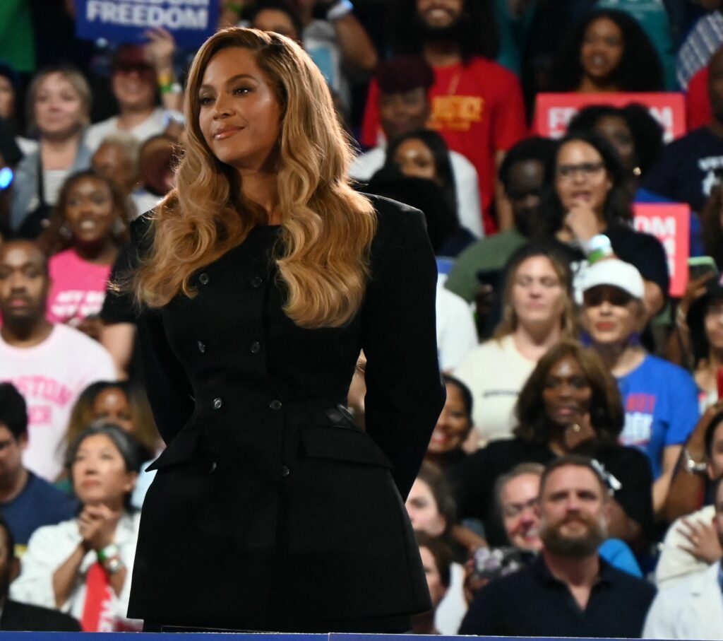 beyonce-a-fost-declarata-miliardara-de-forbes