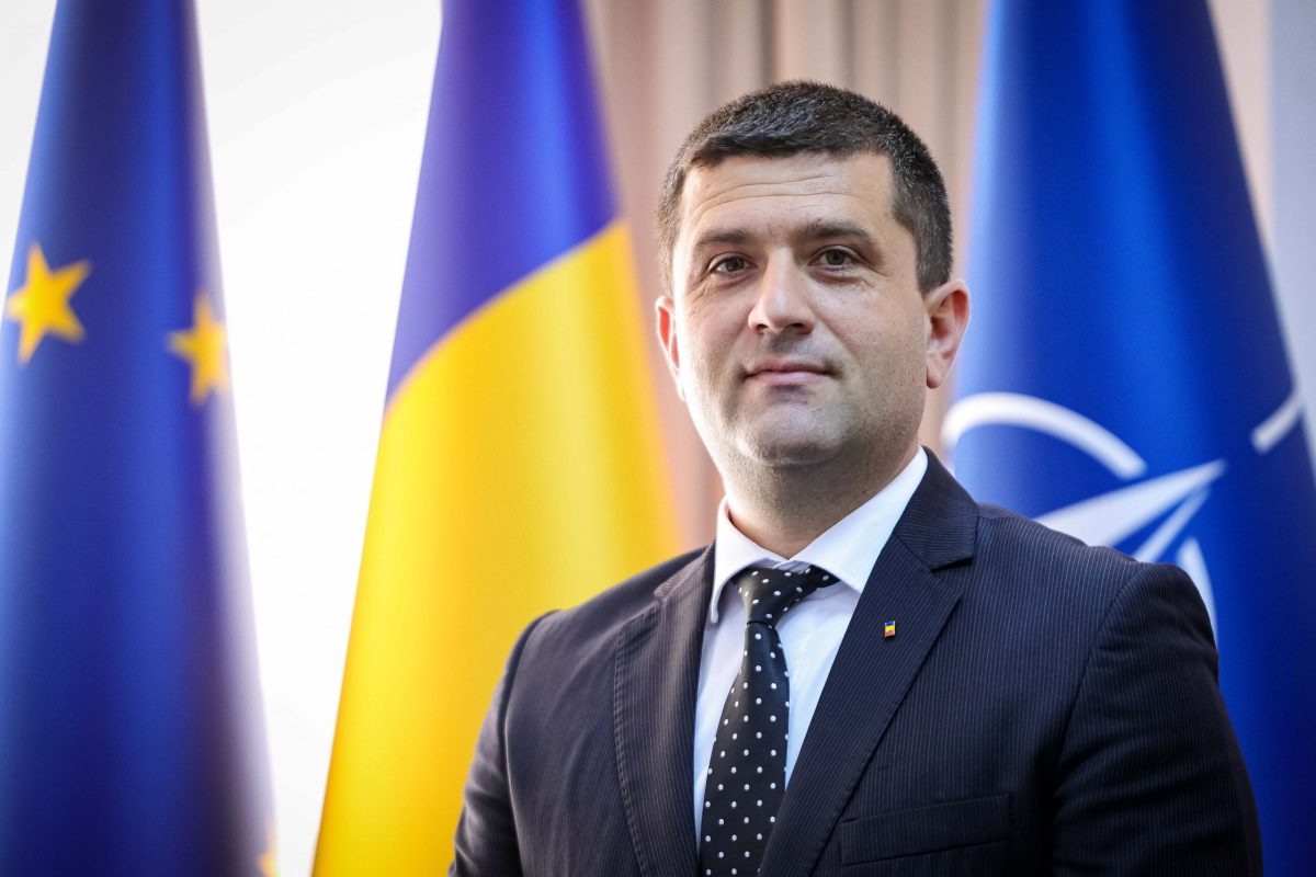culmea-ipocriziei-in-timp-ce-radu-miruta-ii-infiereaza-pe-magistrati-pe-tema-pensiilor-speciale,-tatal-acestuia,-fost-judecator,-este-acuzat-ca-s-a-pensionat-fara-a-avea-vechimea-necesara.-si-el-are-acum-o-pensie-speciala
