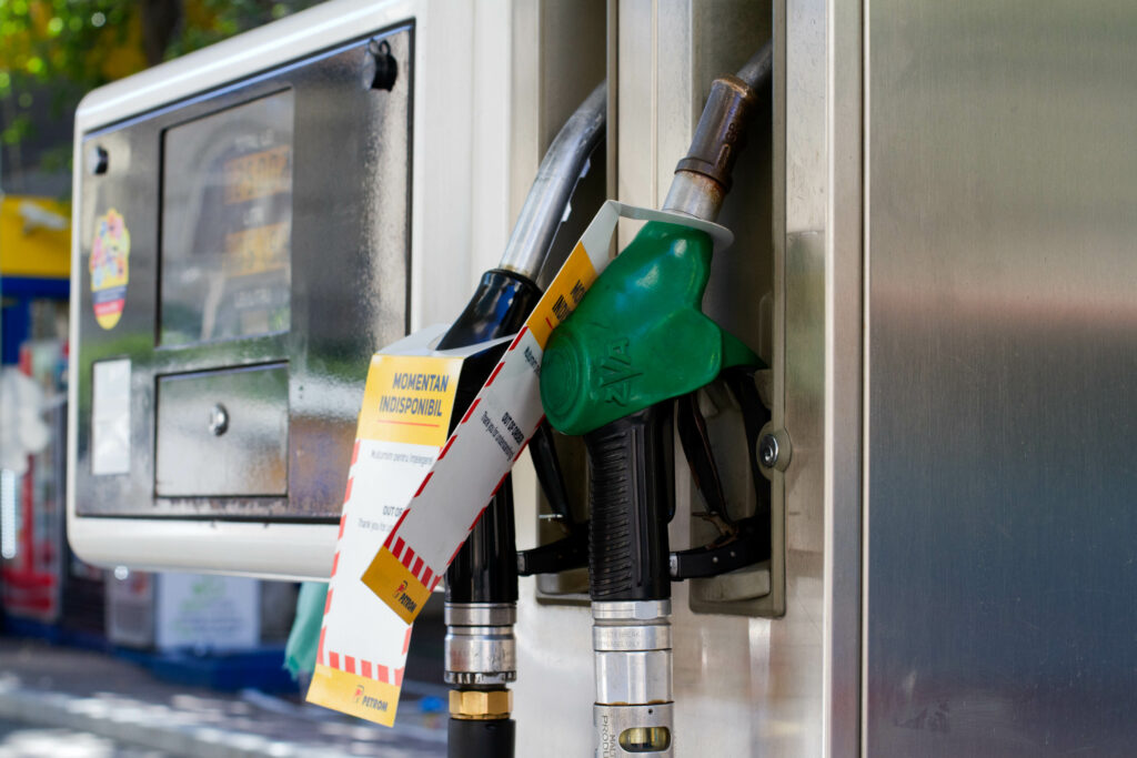 noaptea-scumpirilor-romania-intra-in-2026-cu-accize-majorate-la-pompa-si-la-raft.-iata-cu-cat-cresc-lucrurile