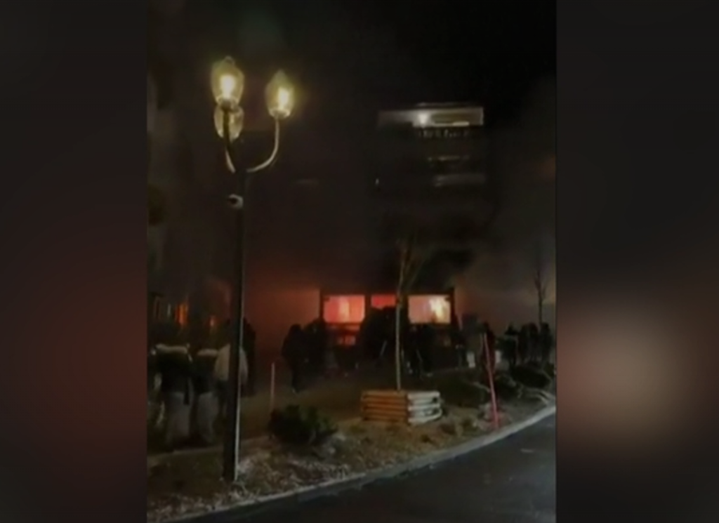 cel-putin-40-de-morti-si-peste-100-de-raniti-in-cosmarul-de-anul-nou-din-elvetia.-ambasador:-incendiul-a-fost-provocat-de-o-petarda-/-martor:-in-cateva-zeci-de-secunde,-tot-tavanul-era-in-flacari