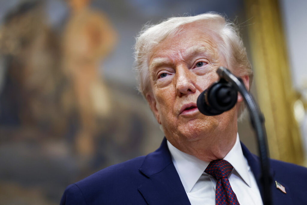 de-ce-se-machiaza-trump-/-obiceiul-presedintelui-american,-care-i-dispera-pe-medicii-sai