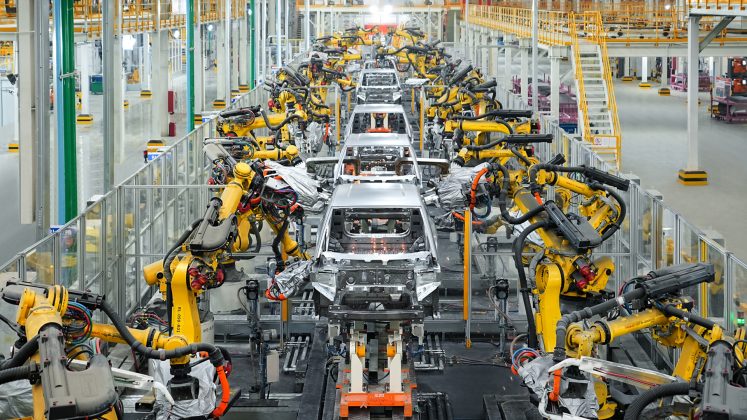 lupta-stransa-byd-tesla-pentru-prima-pozitie-in-clasamentul-mondial-a-vanzarilor-de-masini-electrice-si-hibride-phev