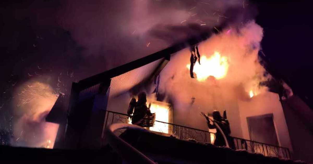 o-familie-din-botosani-a-ramas-fara-casa-in-miez-de-iarna!-incendiul-devastator-a-pornit-de-la-o-tigara-uitata-aprinsa!