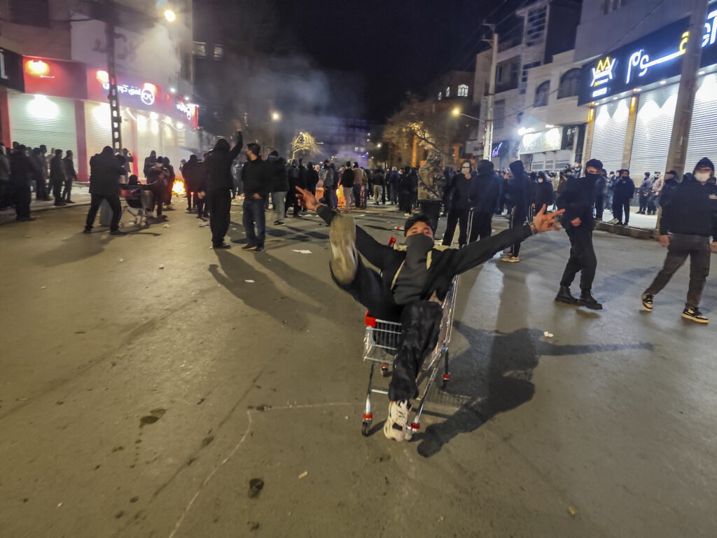 procurorul-general-al-iranului-avertizeaza-ca-protestatarii-risca-pedeapsa-cu-moartea
