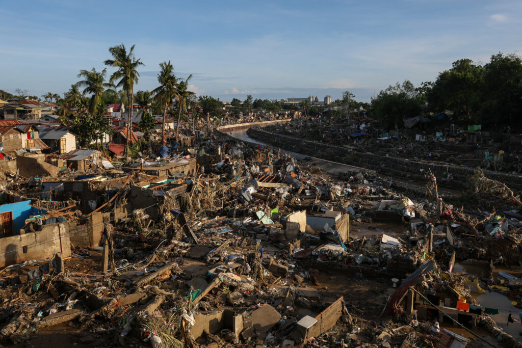 au-fost-detectate-semne-de-viata-in-avalansa-de-gunoi-din-filipine