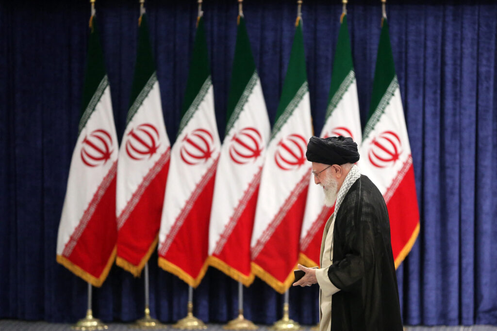 iran-ameninta-cu-riposta-daca-statele-unite-intervin-militar