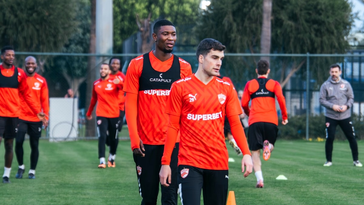 dinamo-gangwon-fc,-in-cantonamentul-antalya.-cum-arata-echipele-de-start