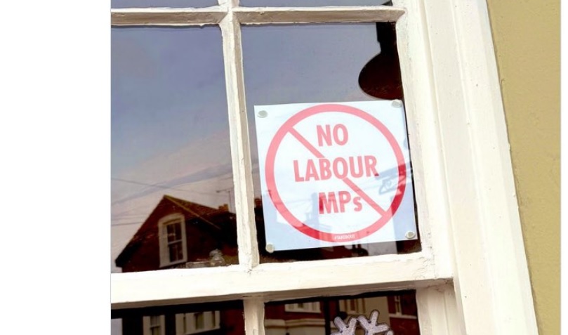 revolta-puburilor-britanice-impotriva-guvernului:-de-ce-au-interzis-accesul-pentru-parlamentarii-din-marea-britanie