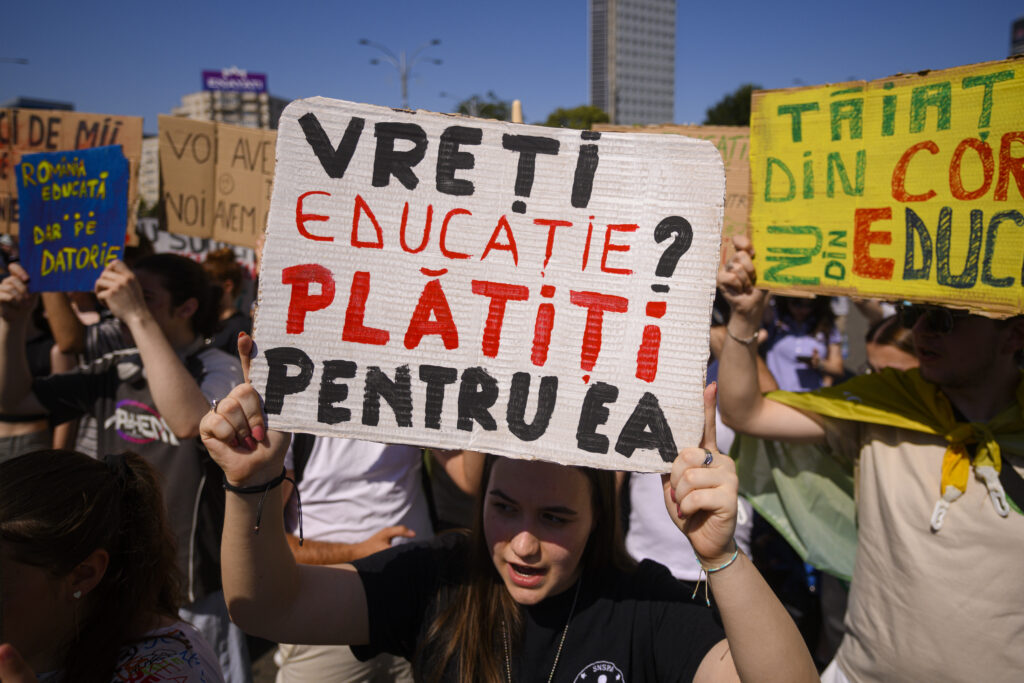 analiza-anosr-cat-costa-sa-fii-student-in-romania:-peste-2.000-de-lei-lunar-si-burse-insuficiente