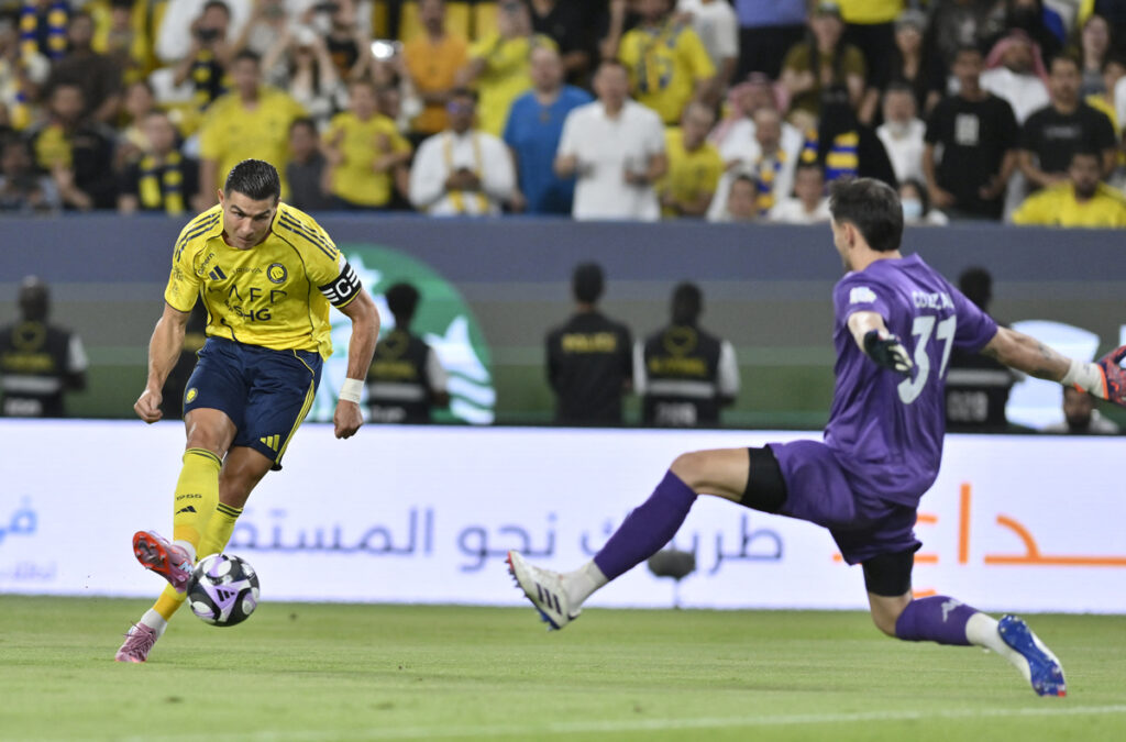 cristiano-ronaldo-marcheaza-al-959-lea-sau-gol-din-cariera,-dar-al-nassr-pierde-derbiul-cu-al-hilal
