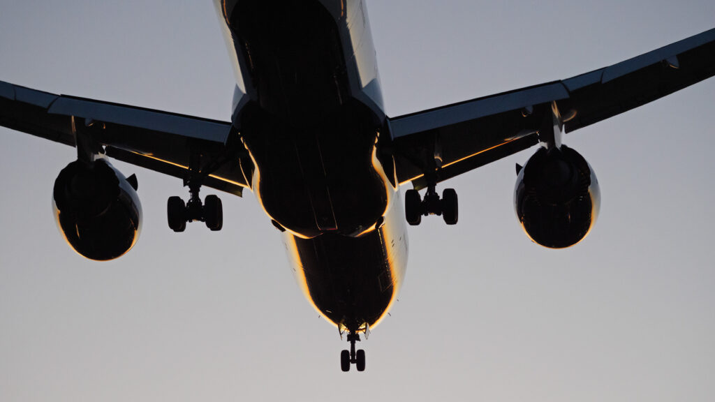 iranul-redeschide-spatiul-aerian