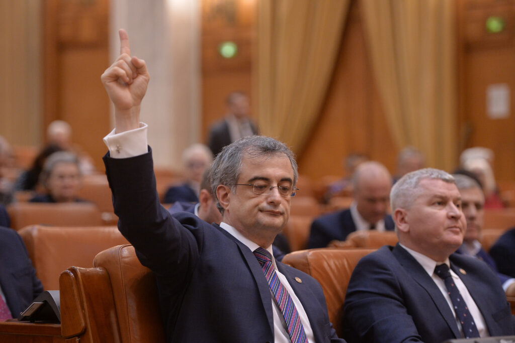 parlamentar:-sper-ca-toti-judecatorii-ccr-vor-veni-la-munca-vineri,-un-nou-blocaj-va-trebui-discutat-foarte-serios