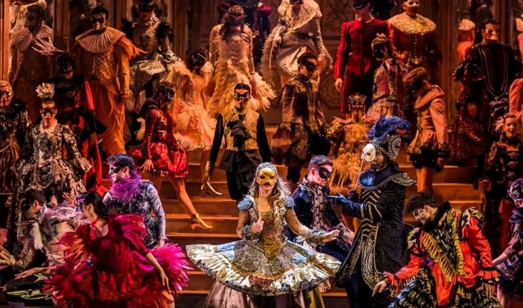 intre-geniu-si-damnare,-iubire-si-singuratate-fantoma-de-la-opera,-o-experienta-scenica-ce-tulbura-si-fascineaza