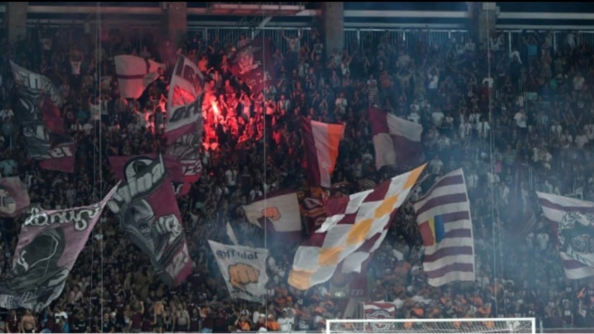 suporterii-rapidului-continua-lupta-cu-dan-sucu-si-conducerea.-ce-s-a-intamplat-in-giulesti-cu-metaloglobus