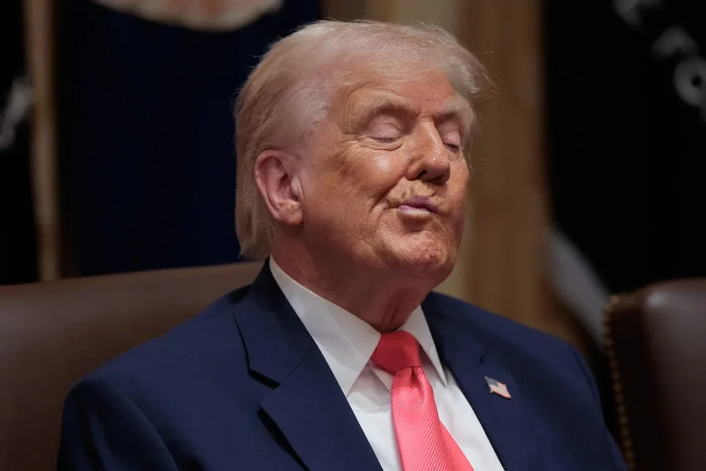 donald-trump-se-razbuna-si-mareste-taxele-vamale-pentru-tarile-care-sustin-groenlanda-pana-cand-ii-va-fi-vanduta!