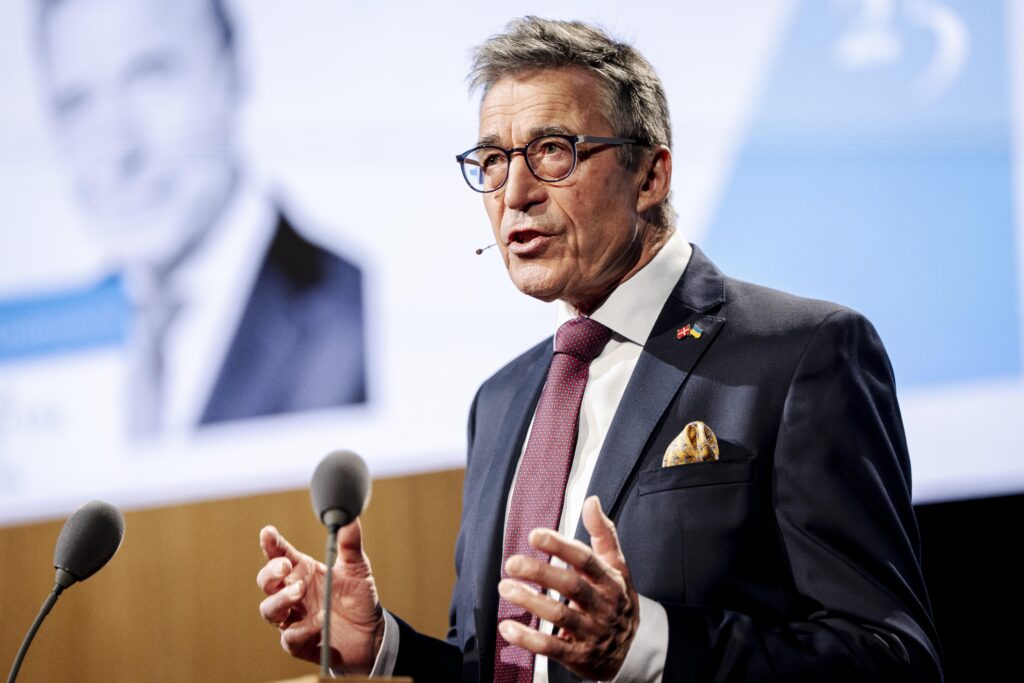 fostul-sef-al-nato:-sa-nu-l-mai-lingusim-pe-trump!-daca-ataca-groenlanda,-asta-inseamna-sfarsitul-nato