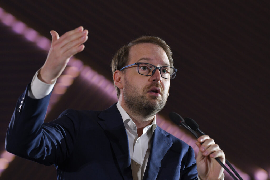 g4media.-dominic-fritz:-bugetul-pe-2026-va-taia-risipa-si-va-deschide-companiile-de-stat-catre-privat