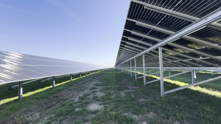 premiera:-parcurile-fotovoltaice-au-batut-turbinele-eoliene-si-au-ajuns-a-doua-sursa-de-generare-de-energie-a-romaniei,-in-termeni-de-putere-instalata