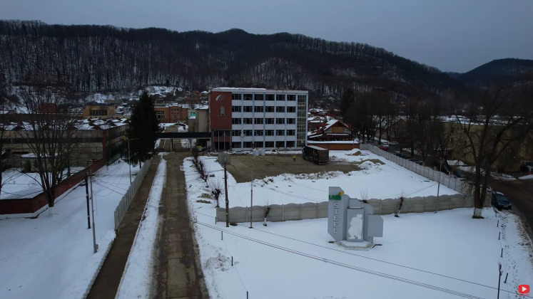 umbrarescu-readuce-treptat-la-viata-combinatul-otelu-rosu,-una-dintre-cele-mai-vechi-fabrici-din-romania.-a-ajuns-la-casa-alba,-fosta-cladire-administrativa-video
