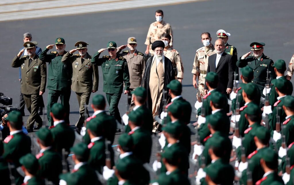 comandantul-garzilor-revolutionare-din-iran-avertizeaza-sua-ca-forta-sa-are-degetul-pe-tragaci