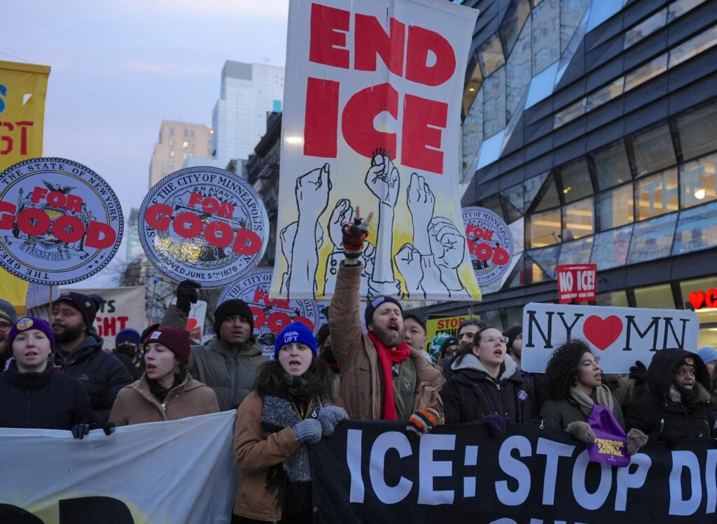 agentii-ice-au-ucis-o-alta-persoana-in-minneapolis,-spun-oficialii,-provocand-ciocniri-cu-protestatarii