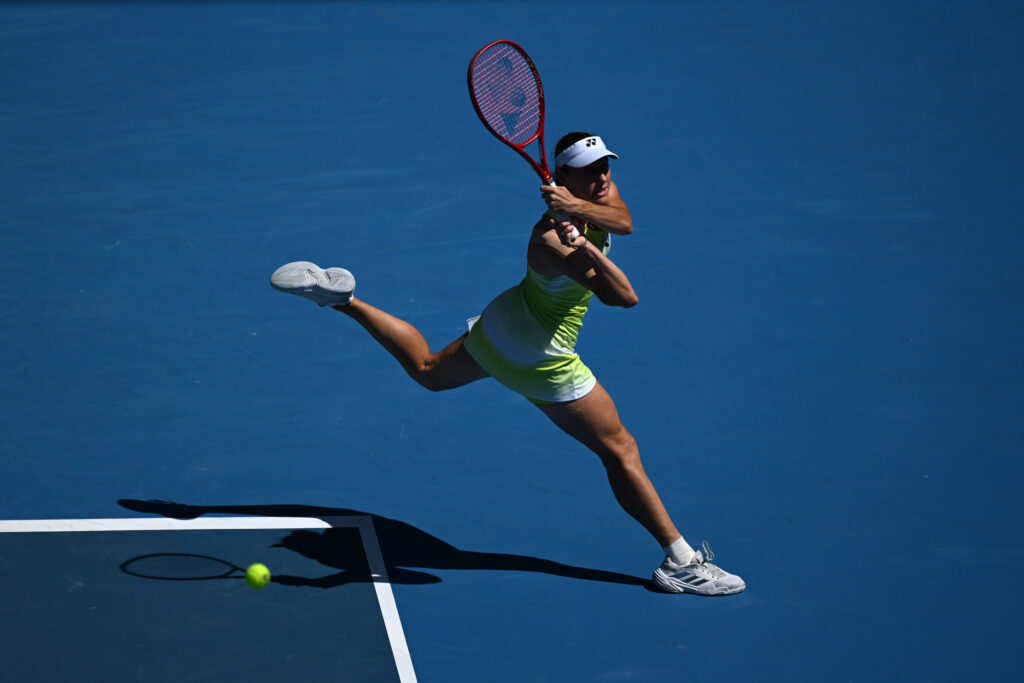 elena-rybakina-o-invinge-clar-pe-elise-mertens-si-se-califica-in-sferturile-australian-open