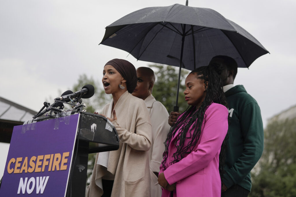 congresmana-ilhan-omar,-atacata-cu-un-lichid-necunoscut-in-timpul-unei-intalniri-publice-in-minnesota