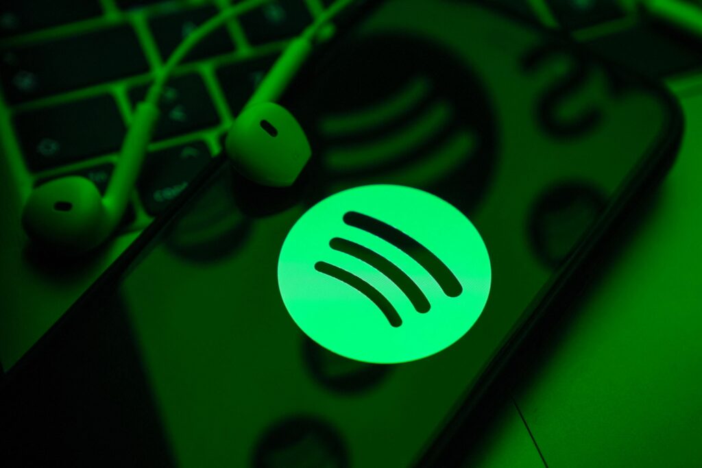 spotify-creste-preturile-la-abonamente-dupa-ce-a-anuntat-ca-a-platit-industriei-muzicale-o-suma-record-de-11-miliarde-de-dolari-in-2025