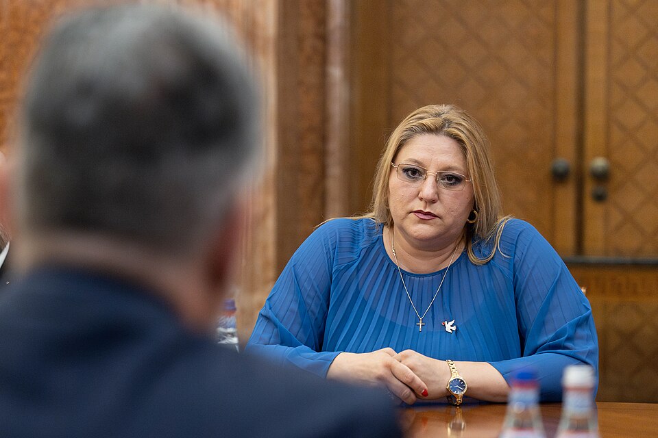 audieri-publice-la-parlament-privind-anularea-alegerilor:-diana-sosoaca,-invitata-de-laura-gherasim,-presedinte-al-comisiei-pentru-cercetarea-abuzurilor,-coruptiei-si-pentru-petitii