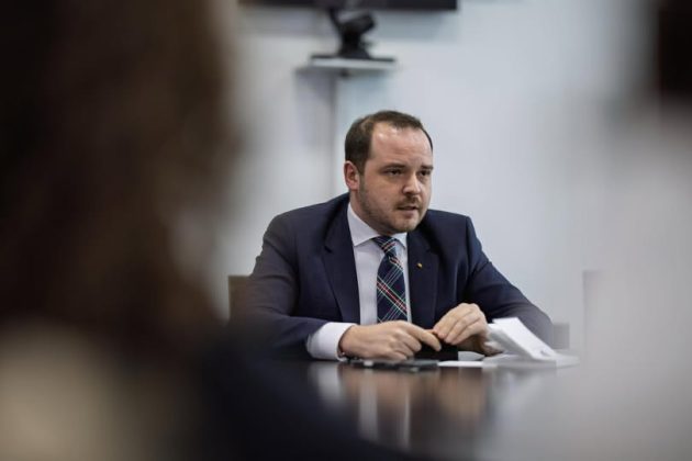 alexandru-rogobete:-nu-sustin-reducrea-salariilor-personalului-medical-cu-10%.-sustin-insa-plata-pe-performanta
