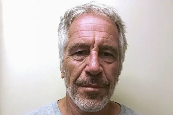 administratia-trump-a-facut-publice-trei-milioane-de-documnte-noi-referitoare-la-miliardarul-jeffrey-epstein,-inclusiv-imagini-si-videoclipuri-pornografice