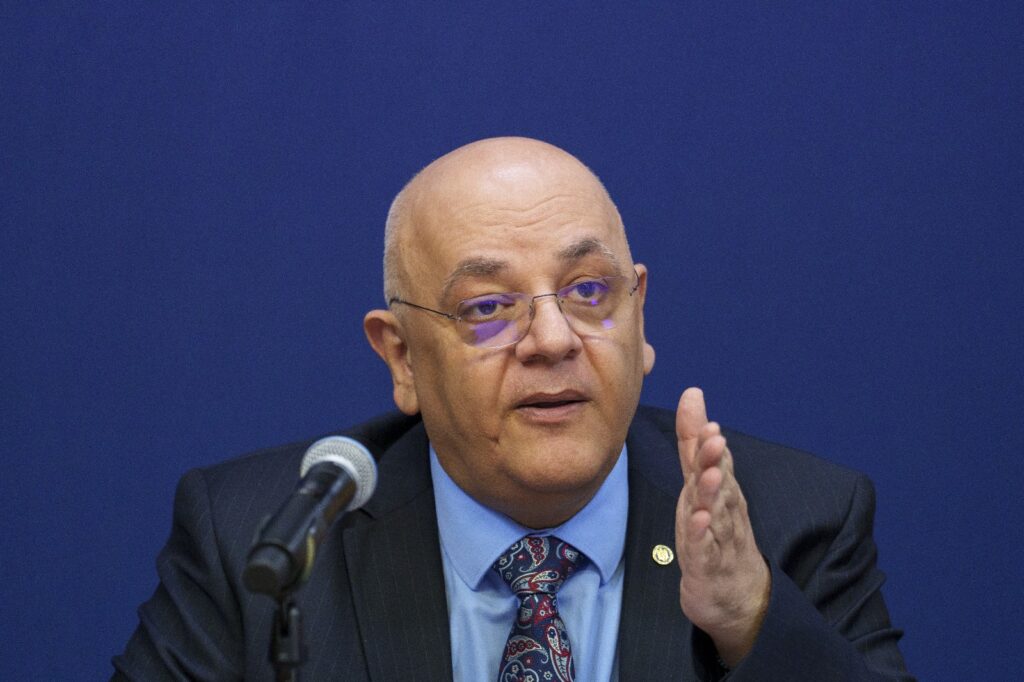 arafat-cere-initierea-unui-cadru-legislativ-care-sa-limiteze-accesul-copiilor-si-adolescentilor-la-retelele-de-socializare