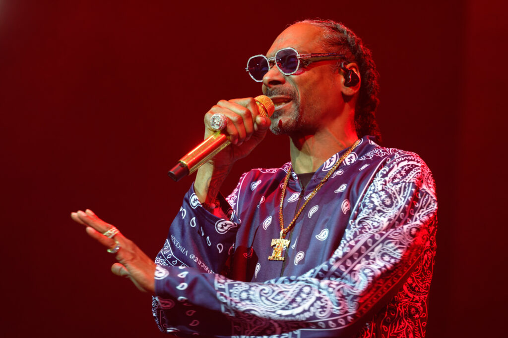 snoop-dogg-isi-propune-sa-faca-din-swansea-un-nume-global-in-fotbal