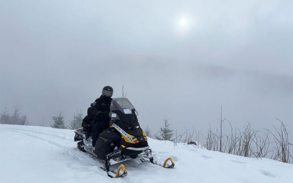 politistii-de-frontiera-din-sighetu-marmatiei,-dotati-cu-patru-snowmobile-pentru-misiuni-pe-timp-de-iarna